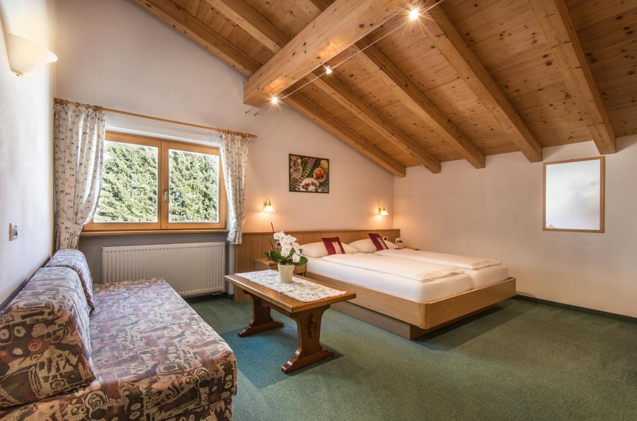 Hotel Ciasa Roch Corvara In Badia Camera foto