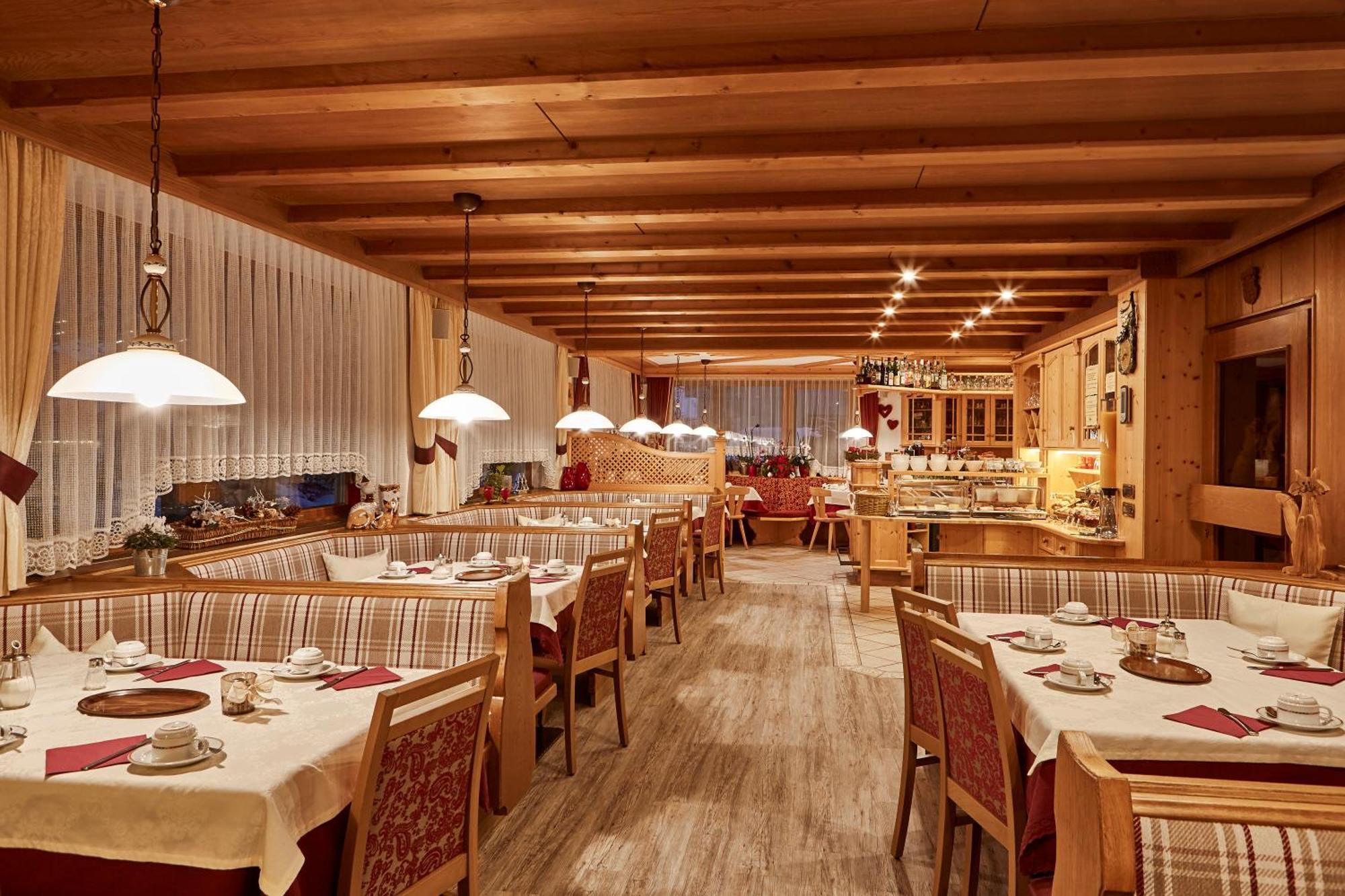 Hotel Ciasa Roch Corvara In Badia Esterno foto
