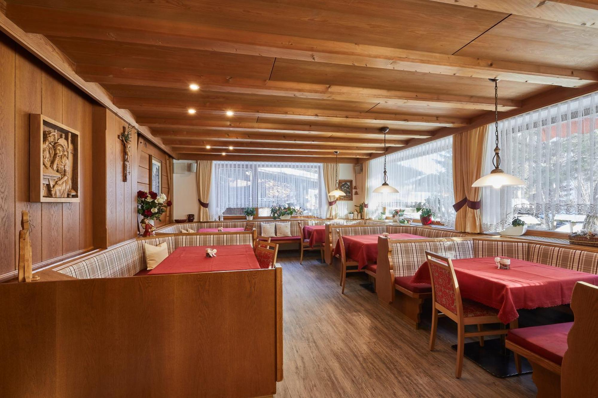 Hotel Ciasa Roch Corvara In Badia Esterno foto