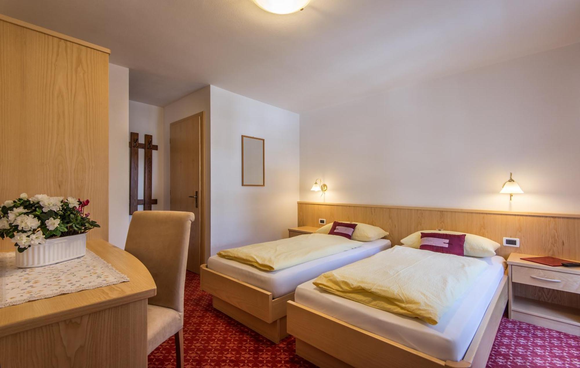 Hotel Ciasa Roch Corvara In Badia Esterno foto