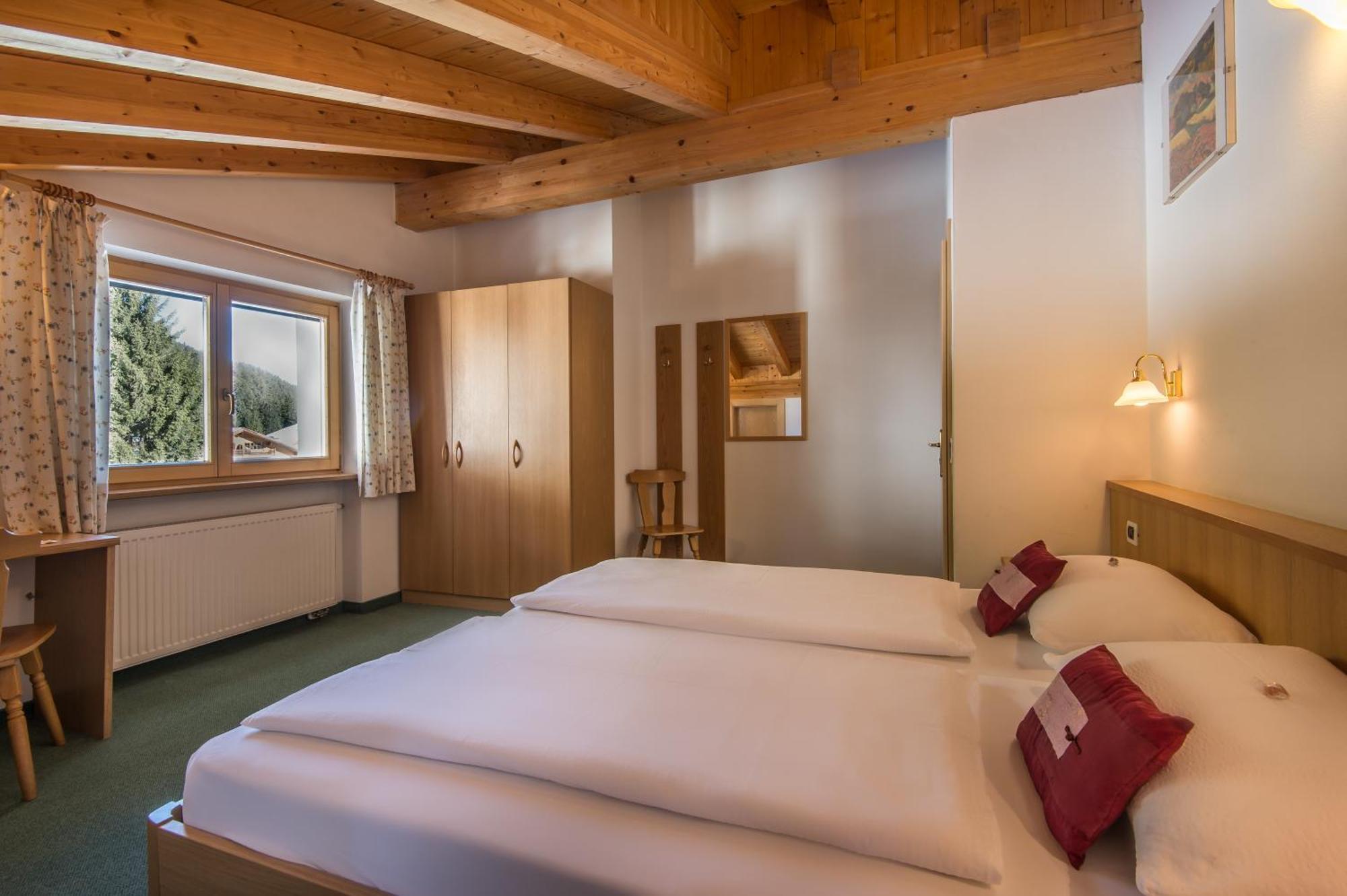 Hotel Ciasa Roch Corvara In Badia Esterno foto
