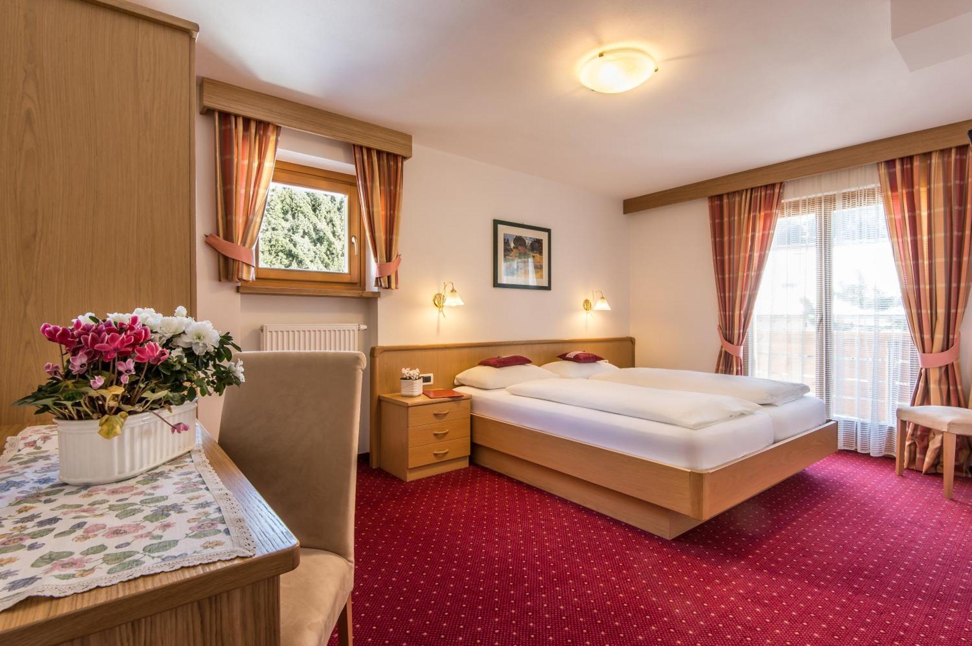 Hotel Ciasa Roch Corvara In Badia Esterno foto
