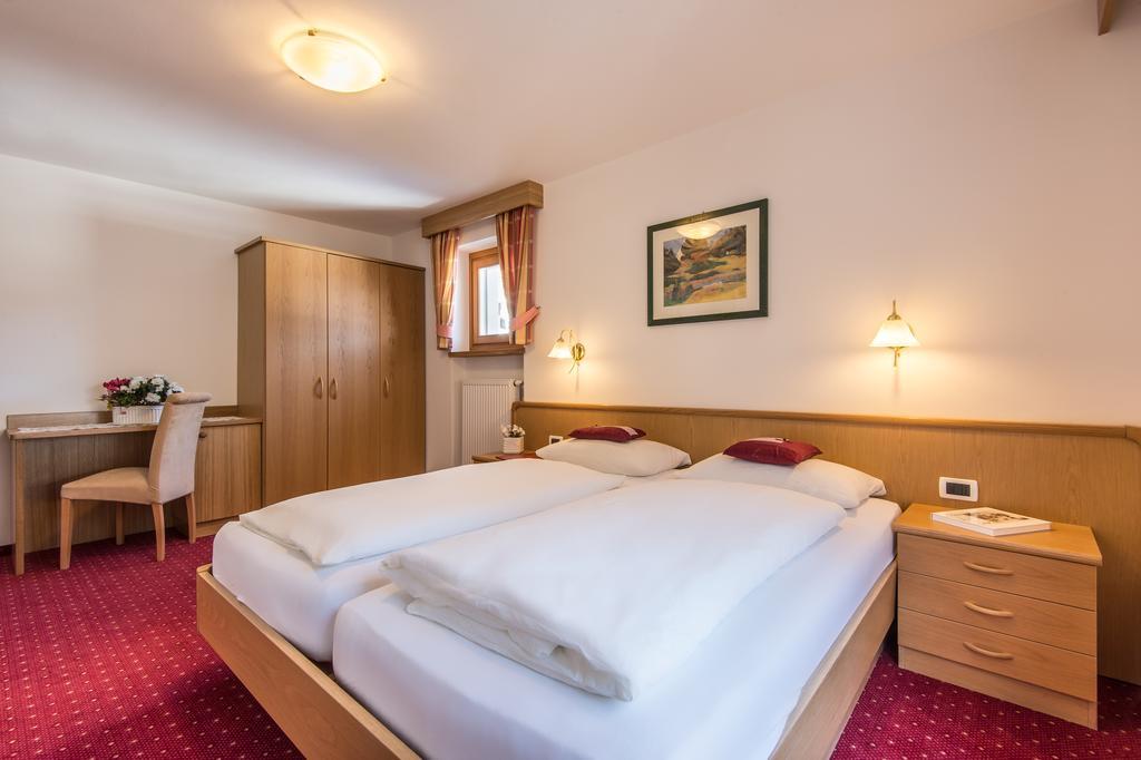 Hotel Ciasa Roch Corvara In Badia Esterno foto