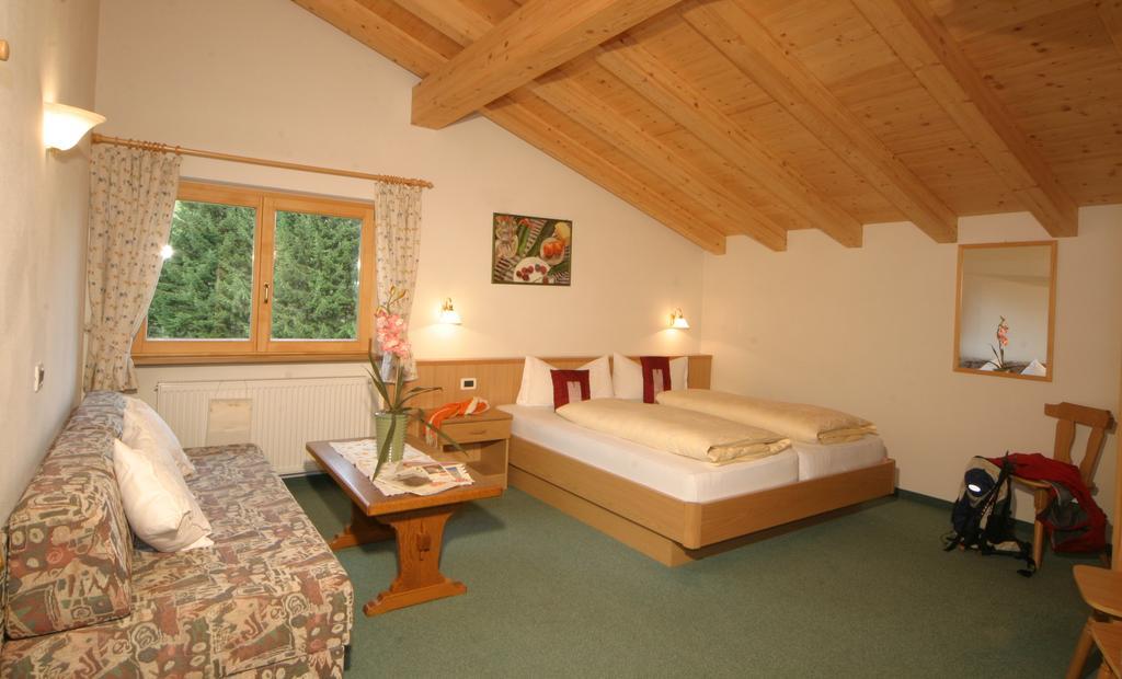 Hotel Ciasa Roch Corvara In Badia Camera foto